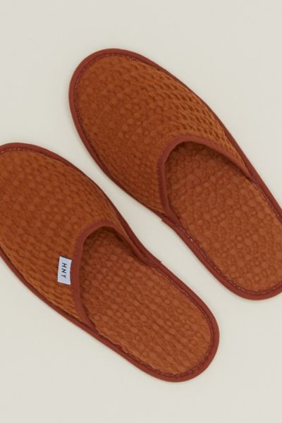 Hawkins New York Simple Waffle Slippers In Maroon