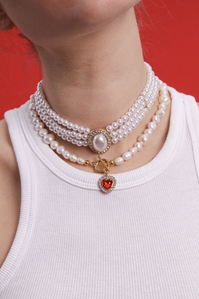Velvet Luna Milena Freshwater Pearl Heart Necklace In Red, Women's At Urban Outfitters In White
