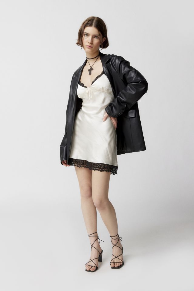 Robe Mini en Satin à Garniture en Dentelle Philena de Motel #1