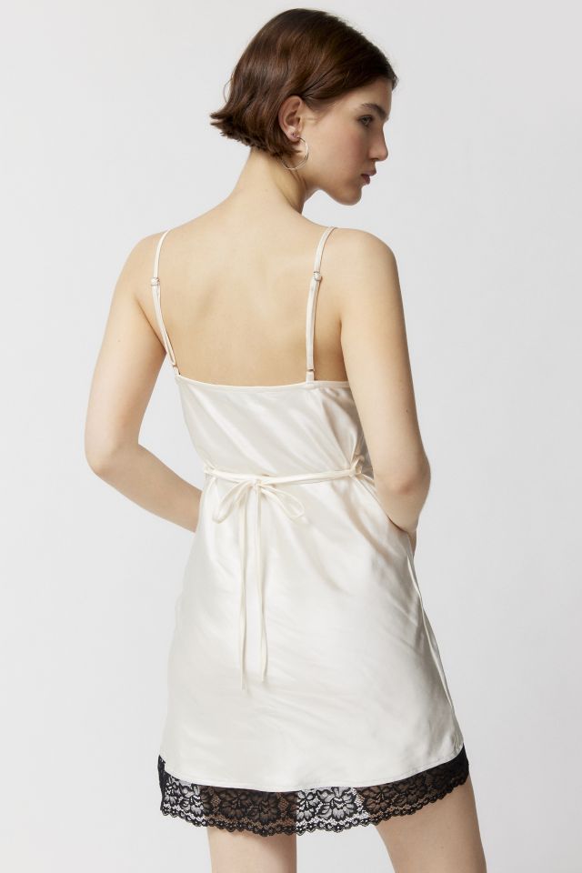 Robe Mini en Satin à Garniture en Dentelle Philena de Motel #4