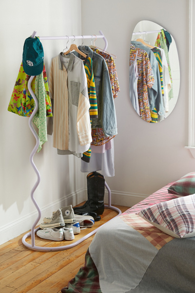 URBAN OUTFITTERS SQUIGGLE CLOTHING RACK