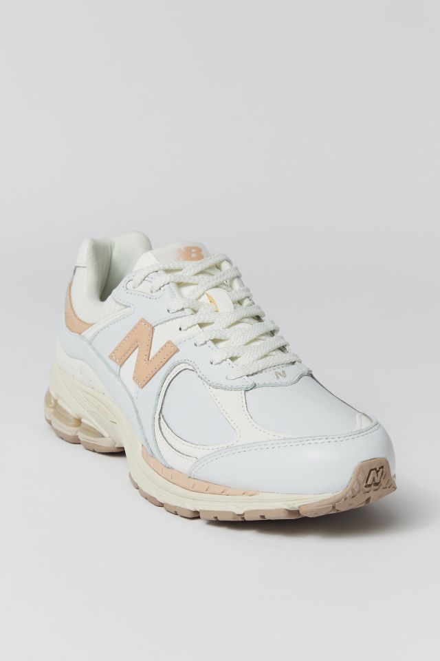 New Balance Women's 2002R Sneaker | Urban Outfitters