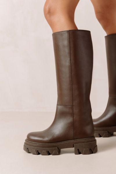 ALOHAS KATIUSKA LEATHER KNEE HIGH PLATFORM BOOT IN BROWN, WOMEN'S AT URBAN OUTFITTERS