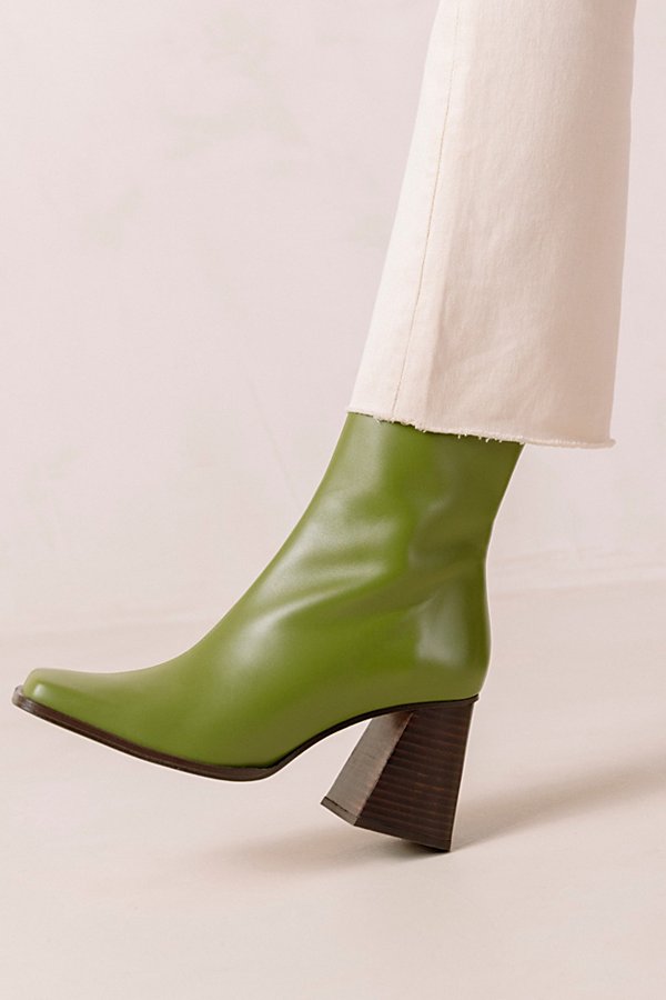 ALOHAS SOUTH LEATHER ANKLE BOOT IN EVERGREEN, WOMEN'S AT URBAN OUTFITTERS