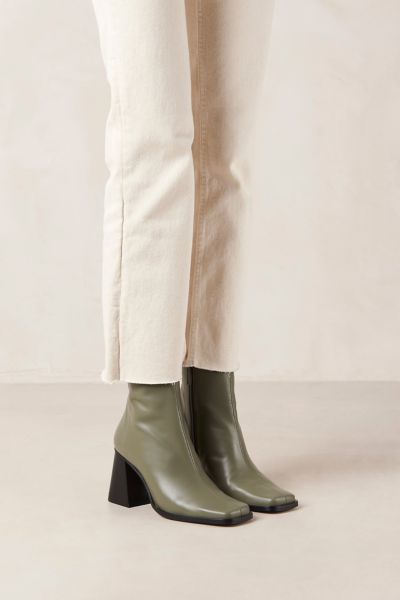 Alohas South Boots In Dusty Olive