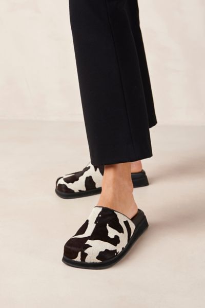 Alohas Whiz Leather Mule In Black White