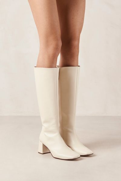 Urban outfitters 2025 white boots