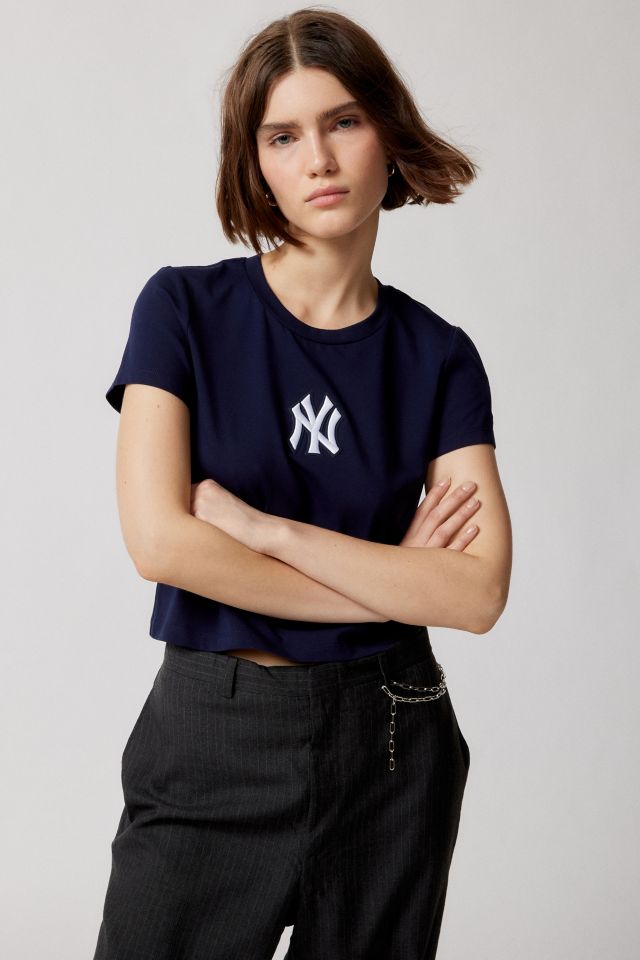 cropped yankees shirt