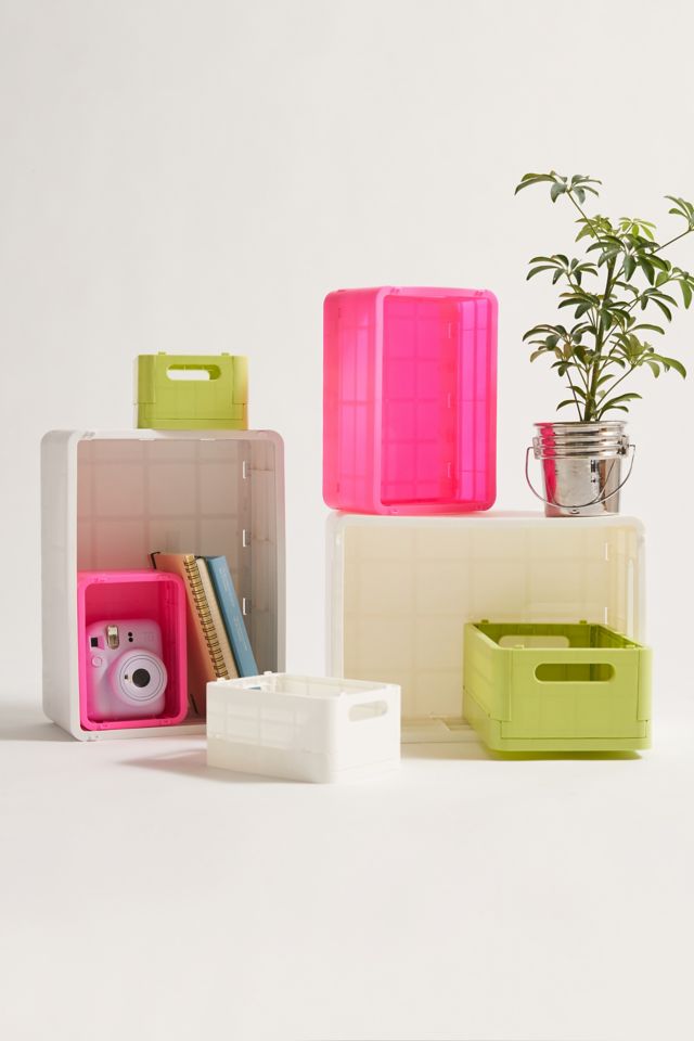 Stackable plastic storage crate