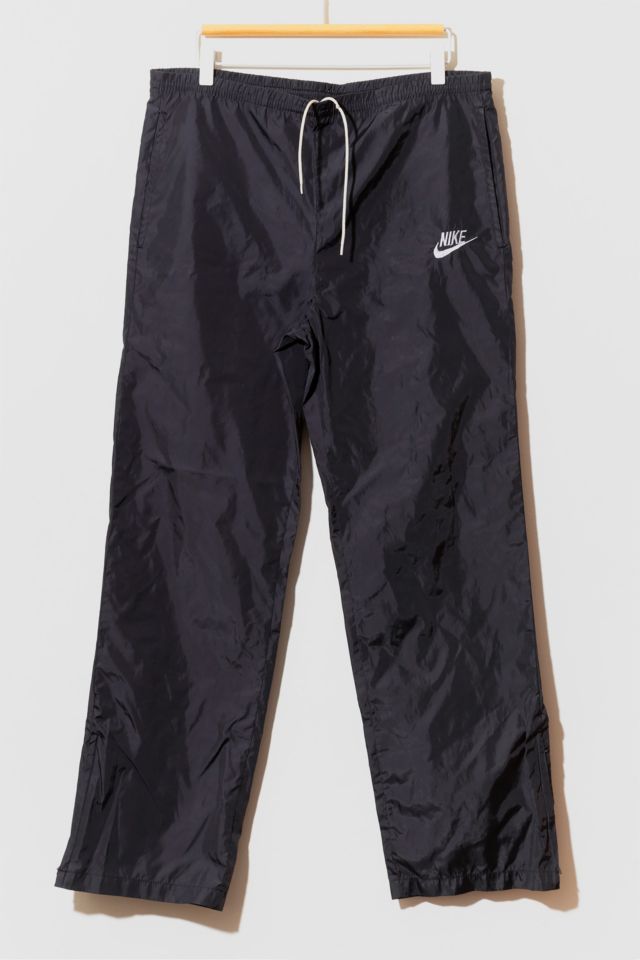 Triatleta silencio aritmética Vintage 1970s Nike Black Nylon Track Pants Made in Japan | Urban Outfitters