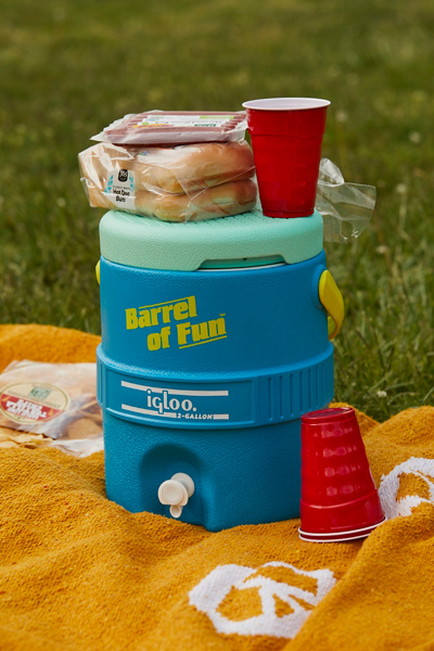 Igloo 2-gallon Retro Barrel Of Fun Jug In Teal | ModeSens