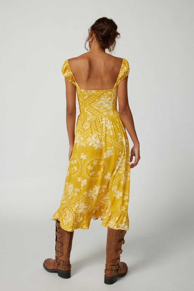 The 11 Best Dresses For a Small Bust  Urban outfitters dress, Midi maxi  dress, Yellow midi dress