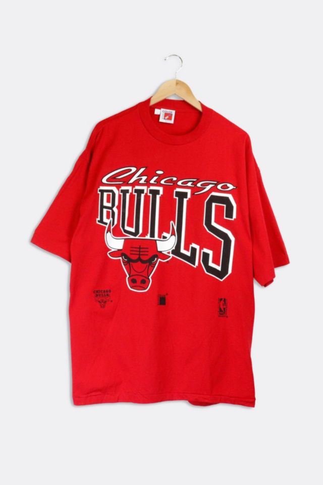 Urban Outfitters Pro Standard Chicago Bulls Roses Tee