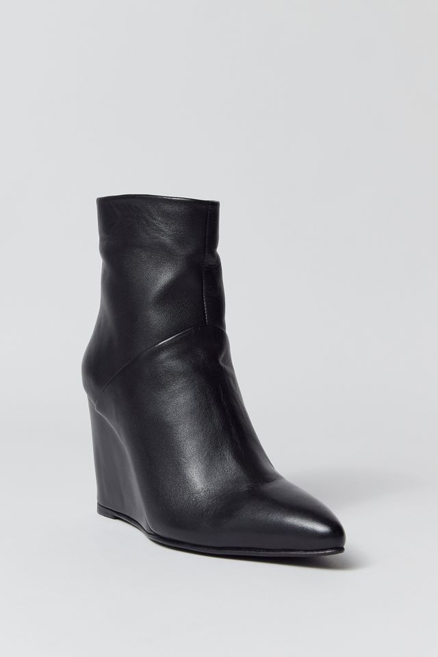 (取寄) セイシェル レディース カム トゥギャザー Seychelles women Seychelles Come Together Black Seychelles Only Girl Wedge Ankle Boot | Urban Outfitters Canada