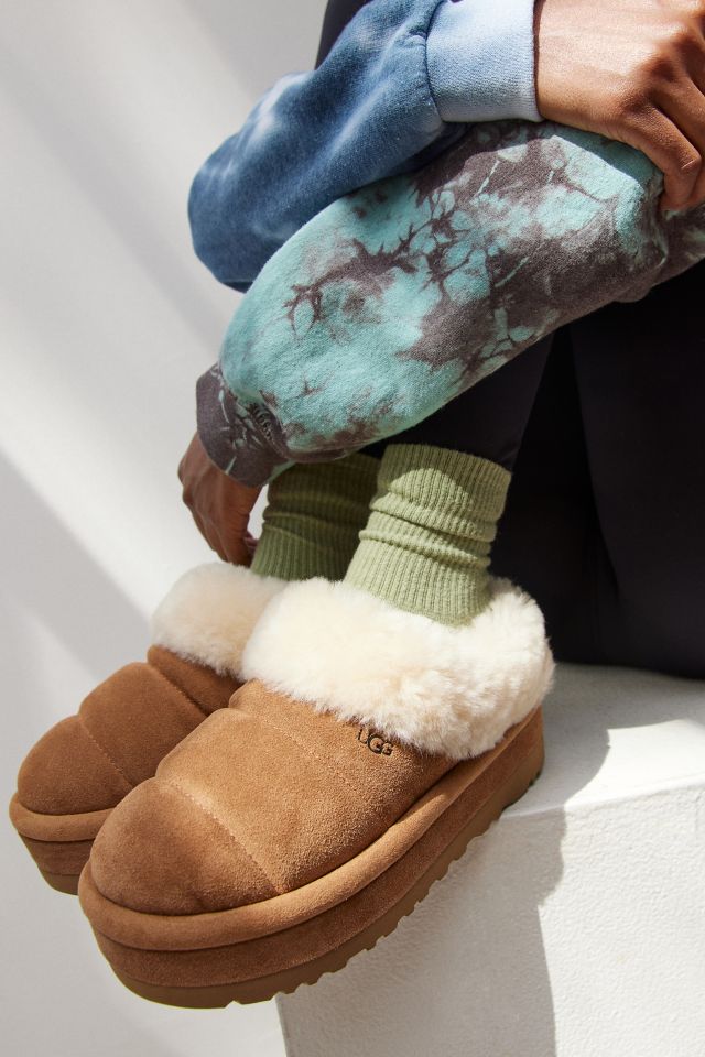 Ugg slippers hot sale urban outfitters