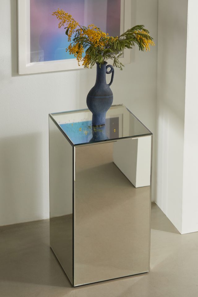 Mirror and side deals table