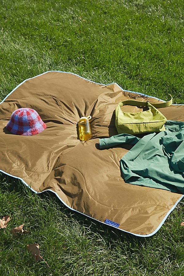 Baggu Puffy Picnic Blanket In Brown At Urban Outfitters