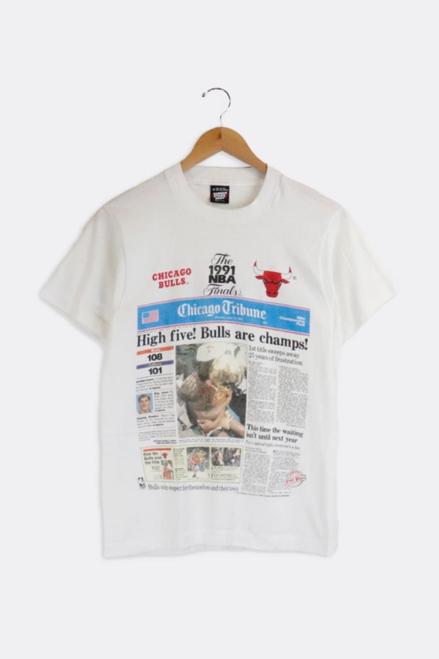 Vintage 1991 NBA Chicago Bulls Newspaper T Shirt