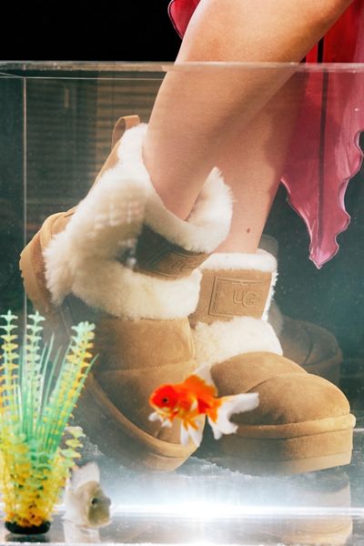 UGG Classic Chillapeak Boots