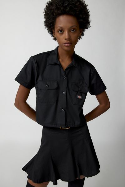 DICKIES CROPPED SHORT SLEEVE BUTTON-DOWN SHIRT IN BLACK, WOMEN'S AT URBAN OUTFITTERS