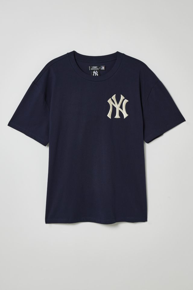 Pro Standard New York Yankees MLB Essential Logo Tee | Urban
