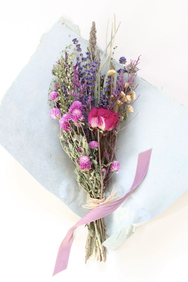 Roxanne’s Dried Flowers In The Garden Bouquet | Urban Outfitters