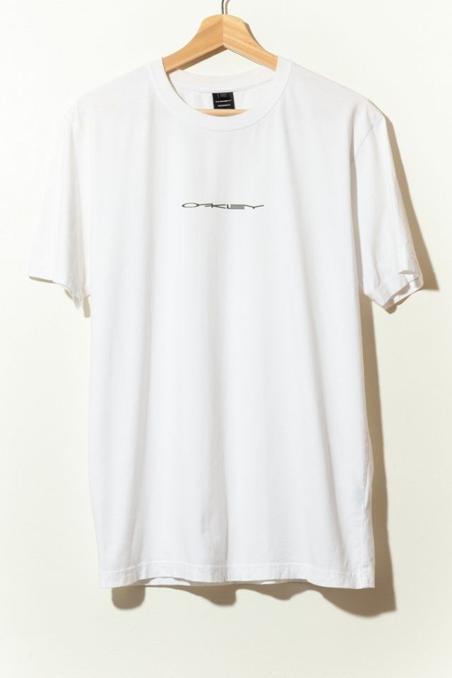 Vintage Y2K Oakley Spell Out Logo White T-Shirt | Urban Outfitters