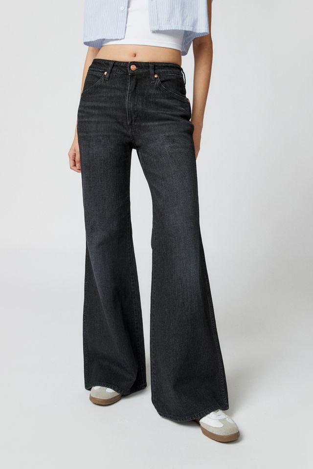 Wrangler Wanderer Flare Jean - Magic | Urban Outfitters