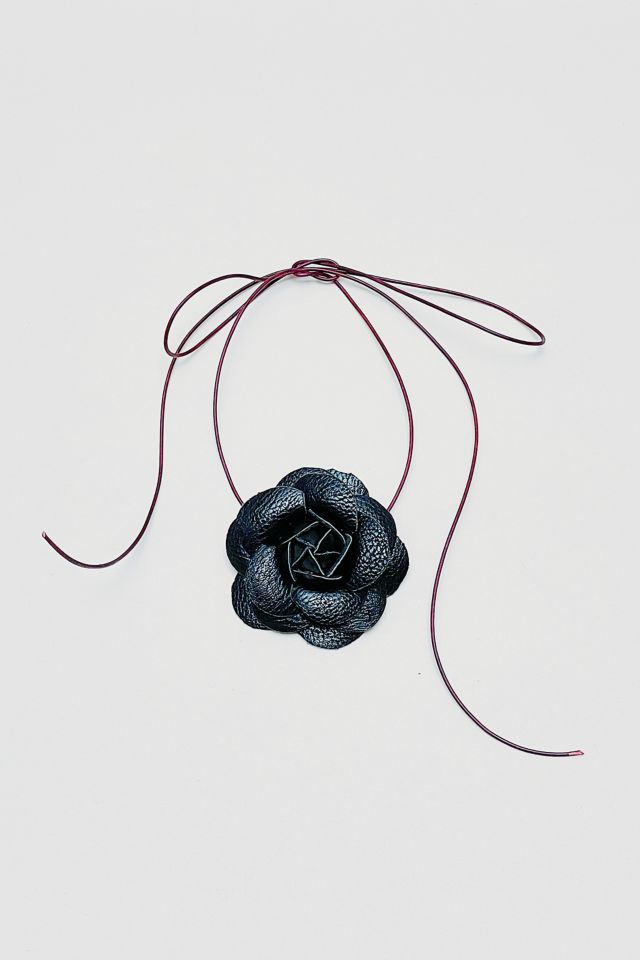 Blo_oberry Leather Rose Necklace