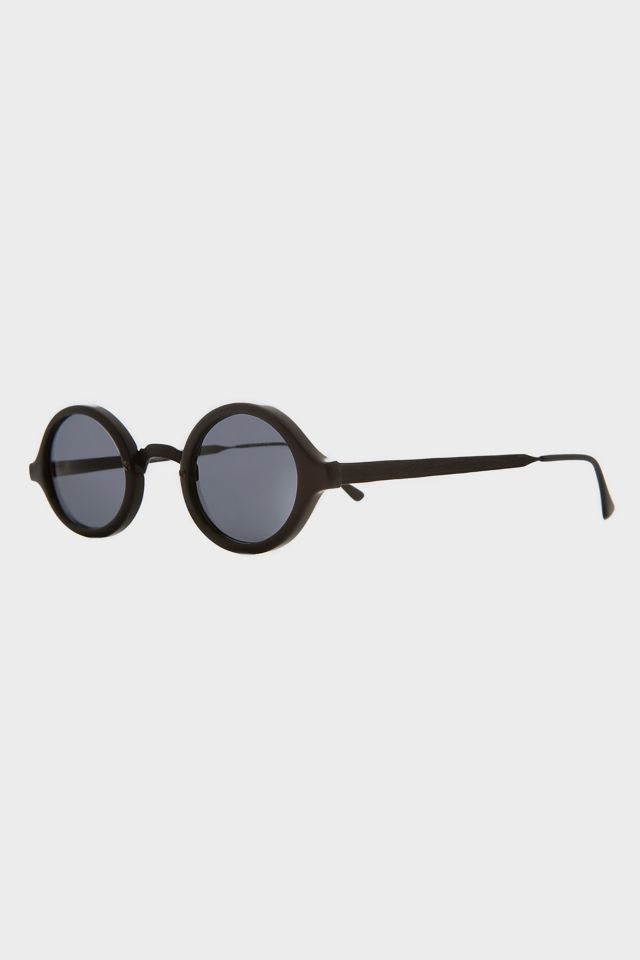 Black small outlet oval sunglasses