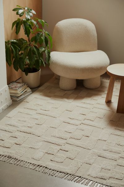 Shop Urban Outfitters Evertt Hilo Tufted Rug In Cream At