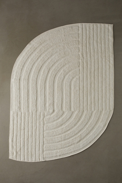 Archie Hilo Tufted Rug | Urban Outfitters