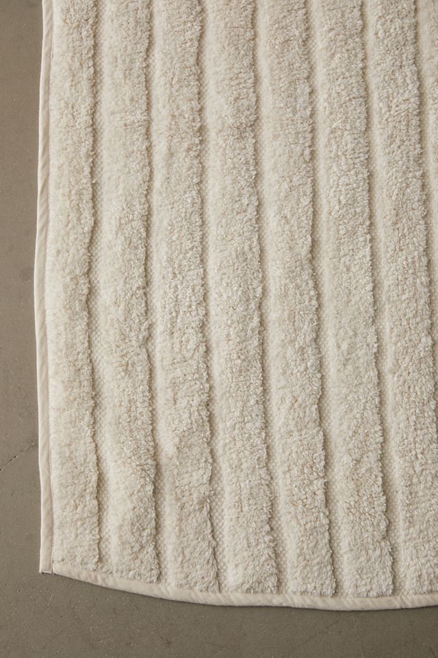 Archie Hilo Tufted Rug Urban Outfitters Canada