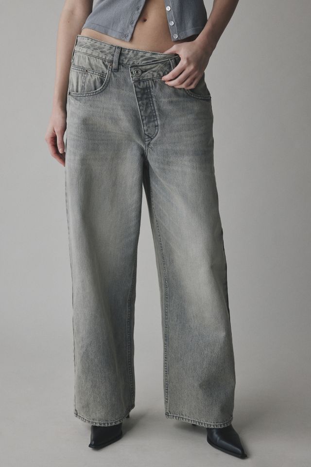 BDG Jaya Baggy Low-Rise Boyfriend Jean