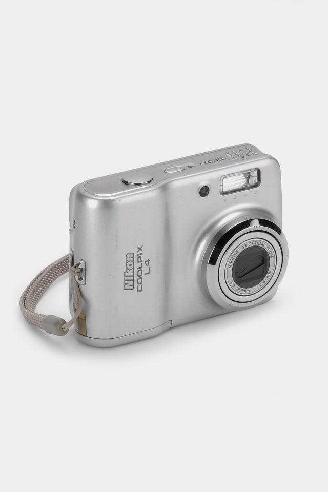 Nikon Coolpix L4 Point and Shoot Digital Camera