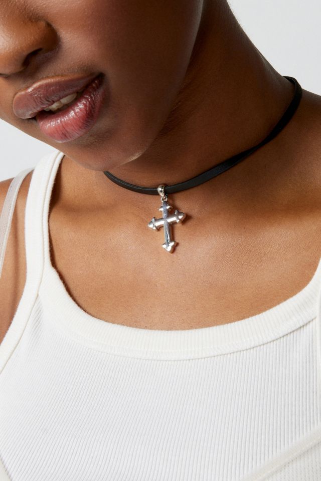 Biskop knus Forpustet Victoria Cross Choker Necklace | Urban Outfitters