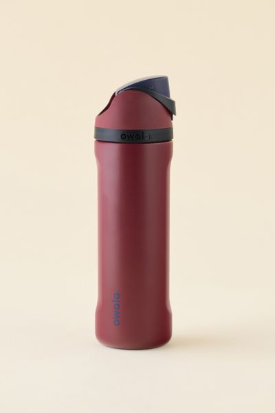 Owala Freesip 24 oz Water Bottle In Burgundy Bay At Urban Outfitters In Burgundy