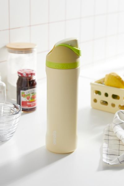 Owala Uo Exclusive Freesip 24 oz Water Bottle In Limoncello At Urban Outfitters