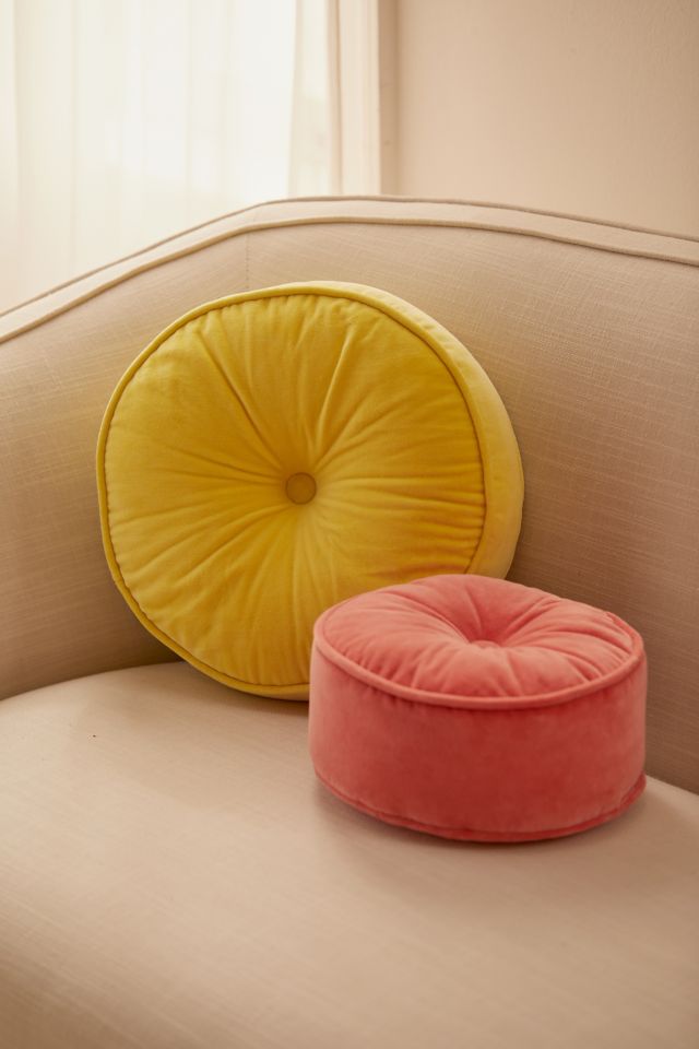 Throw pillows store round