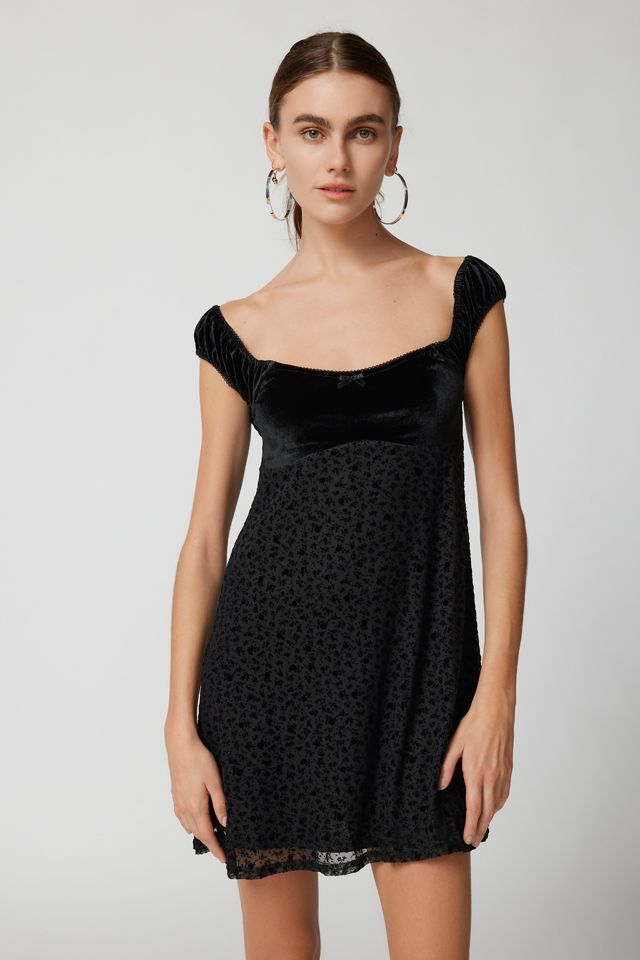 Daisy Street Flocked Velvet Mini Dress | Urban Outfitters Canada