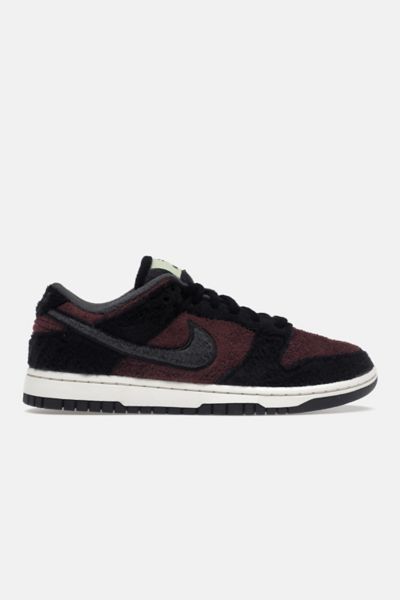Nike Dunk Low Women's Se 'fleece - Burgundy Crush' Sneakers - Dq7579-600 In Maroon, Women's At Urban Outf In Maroon