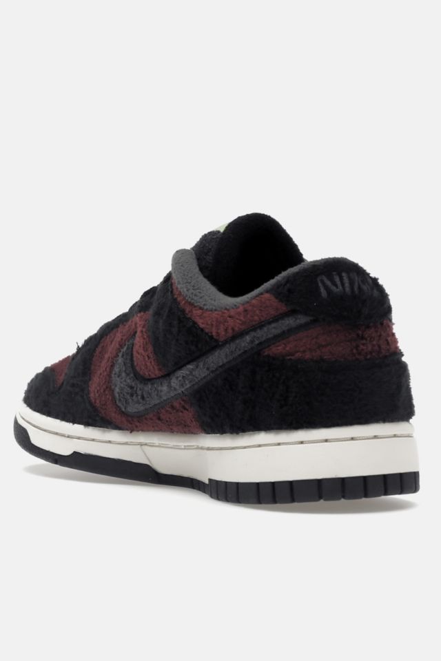 Nike Dunk Low Women's SE 'Fleece - Burgundy Crush' Sneakers