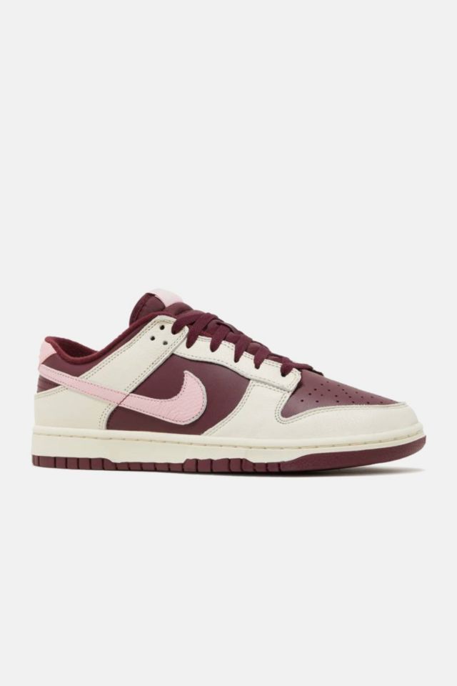 biología Receptor Obediencia Nike Dunk Low Premium 'Valentine's Day' Sneakers - DR9705-100 | Urban  Outfitters