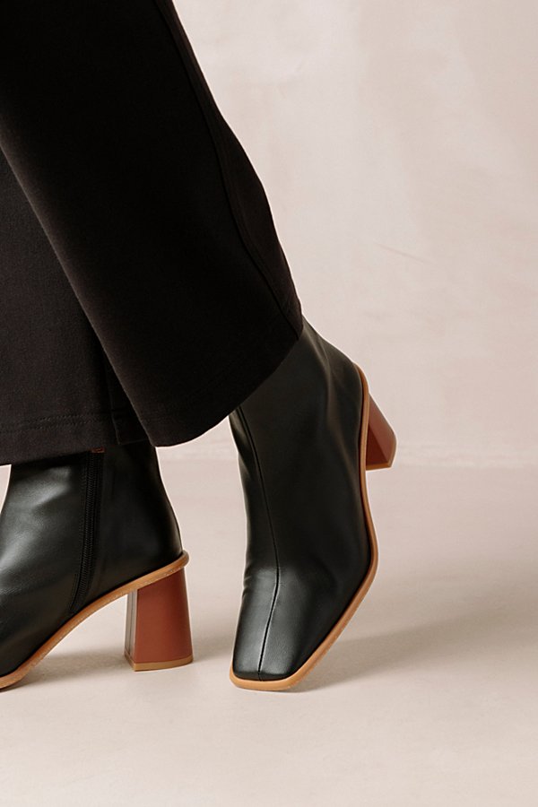 ALOHAS WEST CAPE LEATHER ANKLE BOOT IN BLACK, WOMEN'S AT URBAN OUTFITTERS