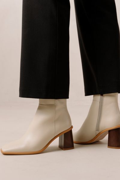 ALOHAS WEST CAPE LEATHER ANKLE BOOT IN CREAM, WOMEN'S AT URBAN OUTFITTERS