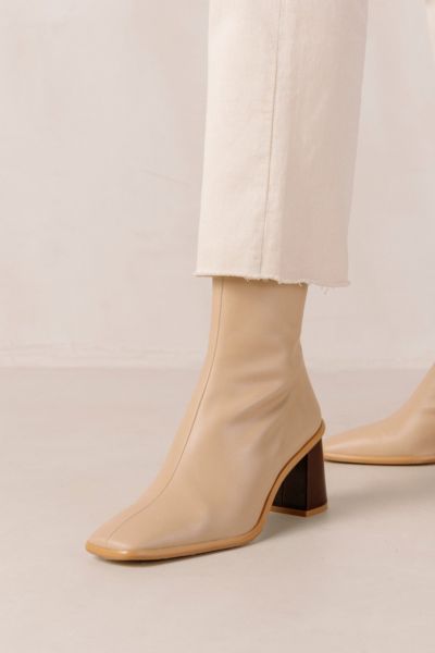 Alohas West Ankle Boot In Stone Beige