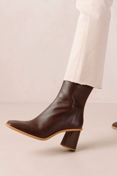 Alohas West Cape Boot In Coffee Brown