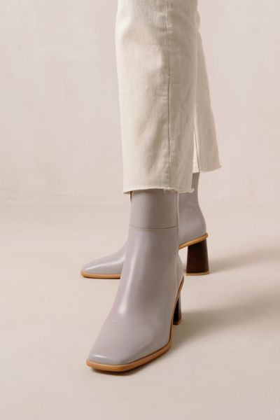 Alohas West Leather Boots In Mauve