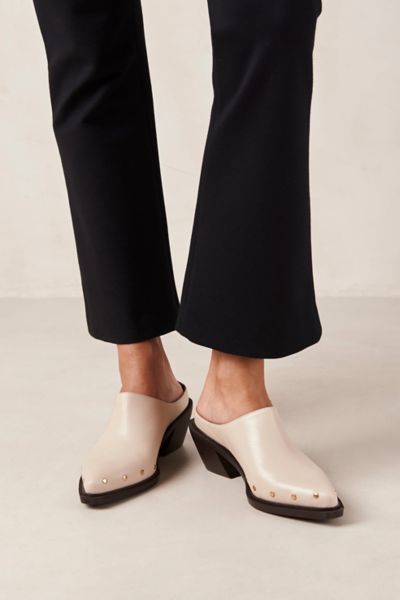 Alohas Lorenzo Leather Mule Heel In Cream