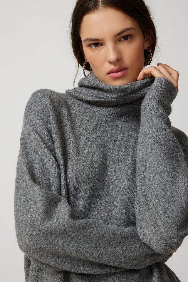 UO Tinsley Oversized Turtleneck Sweater | Urban Outfitters | Rollkragenpullover